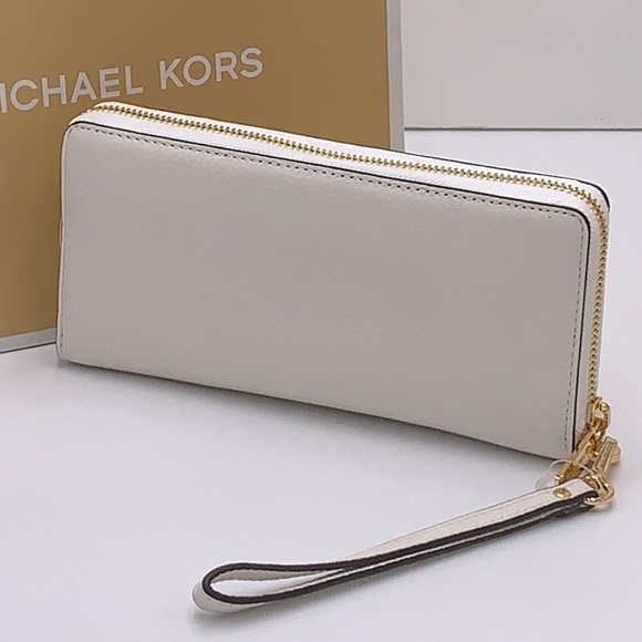 MICHAEL KORS LARGE TRAVEL CONTINENTAL WRISTLET WALLET OPTIC WHITE COLOR
NWT - Picture 16 of 16